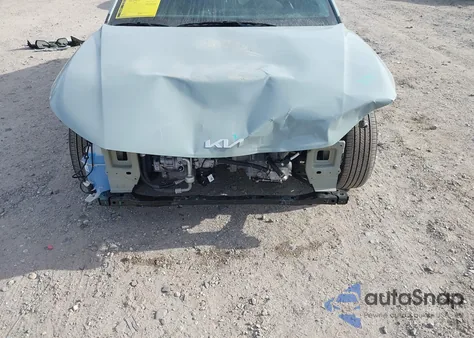 2025 Kia K4 Lxs из США, поврежденный, VIN 3KPFT4DE7SE032470